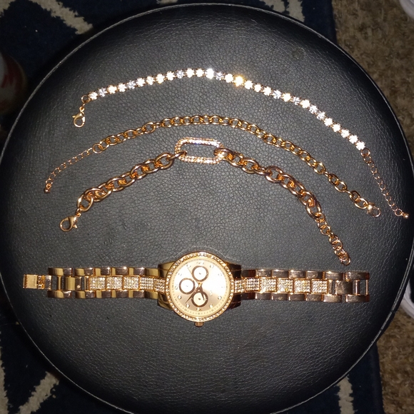 Watch and braclets - Picture 2 of 2